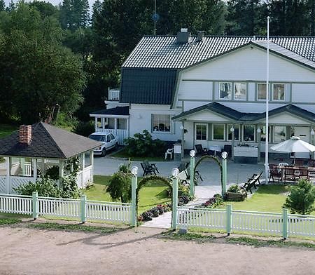 Отель Maalaiskartano Pihkala Kestila Экстерьер фото